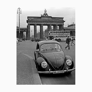 Porta di Brandeburgo con il Maggiolino Volkswagen, Germania, 1939