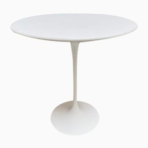 Mesa Tulip de Eero Saarinen Per Knoll para Knoll Inc. / Knoll International