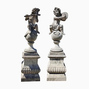 Estatuas de jardín de piedra Putto italianas en representación de músicos. Juego de 2