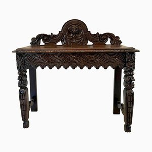 Tavolino vittoriano antico in legno di quercia intagliato