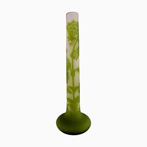 Große Vase aus grünem & mattem Kunstglas mit Blattmotiven von Emile Gallé