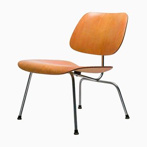 Chaise Early LCM avec Finition Teintée à l'Aniline Rouge par Eames