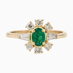 Modern Emerald Diamonds 18 Karat Yellow Gold Ring