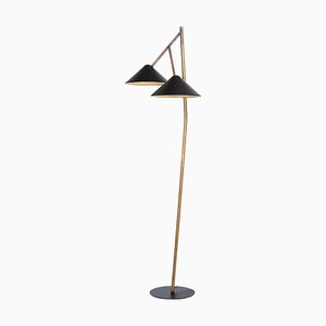 Lámpara de pie Grenverk de latón crudo en negro de Johan Carpner para Konsthantverk