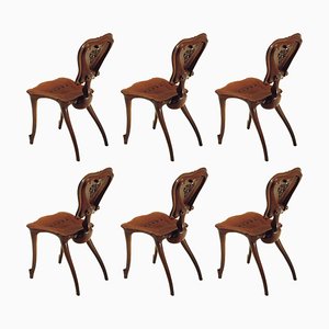 Set di sei sedie Calvet di Antoni Gaudi in massello di quercia verniciata