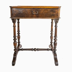 Kleiner Louis Philippe Frisiertisch oder Schreibtisch aus Nussholz, Italien, Ende 1800