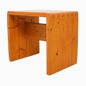 Taburete de madera de pino de Charlotte Perriand para Les Arcs