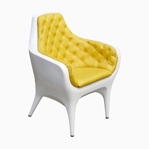 Jaime Hayon Showtime Armlehnstuhl Weiß und Gelb lackiert