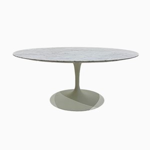 Mesa de centro redonda de mármol blanco de Eero Saarinen para Knoll