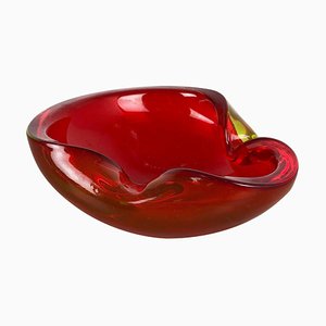 Cenicero en forma de concha grande de cristal de Murano en rojo y amarillo, años 70