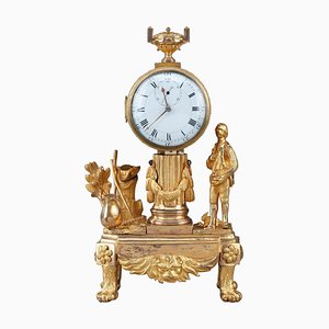 Petite Horloge Louis XVI de la Fin du 18ème Siècle Représentant le Jardinier