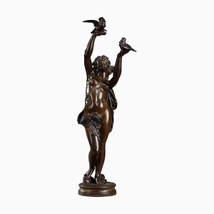 Sculpture Femme Aux Colombes en Bronze par Charles-Alphonse Gumery