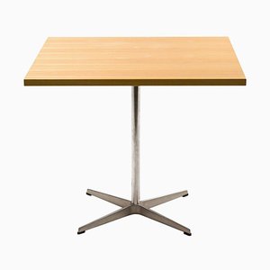 Table Shaker par Arne Jacobsen