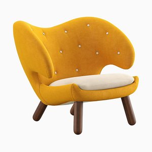 Pelican Chair Upholstered in Fabric from Finn Juhl