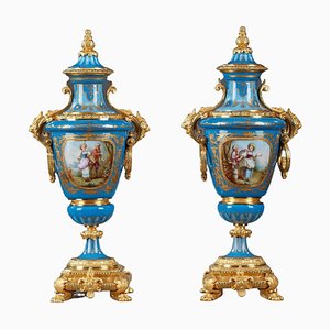 Bedeckte Vasen aus Polychromem Porzellan im Stil von Sèvres, 2er Set