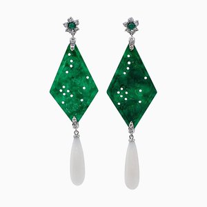 Orecchini pendenti in oro bianco, diamanti, smeraldi, agata verde, 18 carati