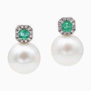Boucles d'Oreilles Émeraudes, Diamants, Perles Blanches, Or Blanc 18 Carat, Set de 2