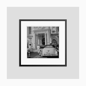 Slim Aarons, The Carlton Hotel, Druck auf Fotopapier, gerahmt