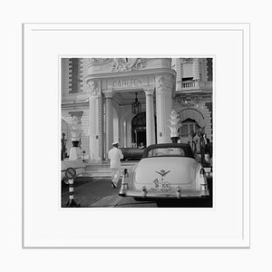 Slim Aarons, The Carlton Hotel, Stampa su carta fotografica, Incorniciato