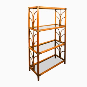 Muebles de bambú con estantes de vidrio