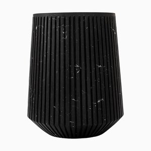 Breite gestreifte Vase aus schwarzem Marquina Marmor