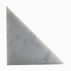 Sujetalibros grande individual de mármol de Carrara blanco con forma triangular