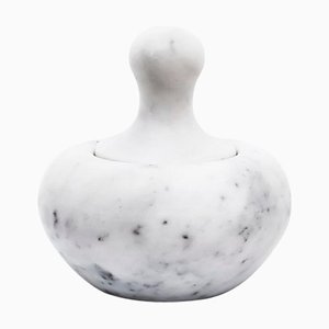 Maja del Cascanueces de Mármol de Carrara Blanco