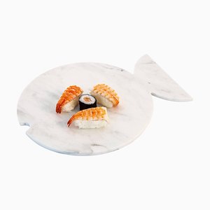 Plato de mármol blanco en forma de pez