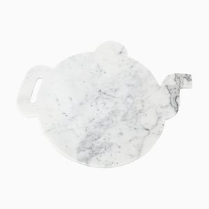 Weiße Marmorplatte in Form einer Teekanne