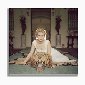 Slim Aarons, Beauty and the Beast, Druck auf Fotopapier, gerahmt