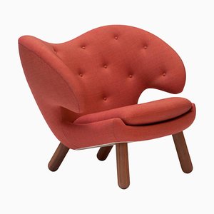 Pelican Stuhl aus rotem Kvadrat Remix Stoff von Finn Juhl