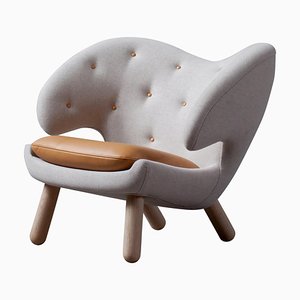 Pelican Chair in Grey Fabric and Leather by Finn Juhl