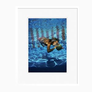 Slim Aarons, Underwater Drink, Impresión en papel, Enmarcado