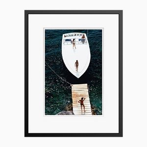 Slim Aarons, Speedboot Landing, Druck auf Papier, gerahmt