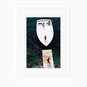 Slim Aarons, Speedboot Landing, Druck auf Papier, gerahmt