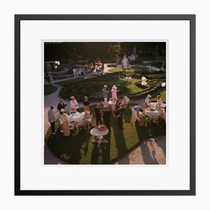 Slim Aarons, Garden Party, Stampa su carta, Incorniciato