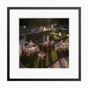 Slim Aarons, Garden Party, Druck auf Papier, gerahmt