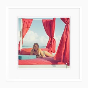 Slim Aarons, Tania Mallet, Impression sur Papier, Encadré