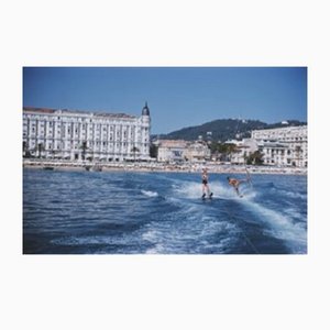 Slim Aarons, Cannes Wassersport, Druck auf Papier, gerahmt