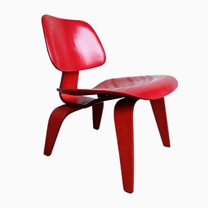Fauteuil LCW Rouge par Charles & Ray Eames pour Herman Miller / Evans Products Company, 1948