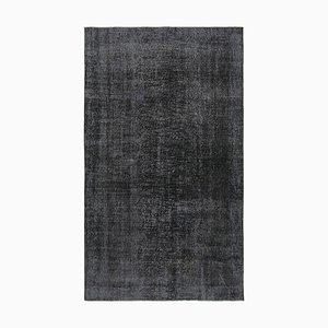 Schwarzer Überfärbter Teppich