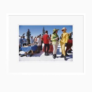 Slim Aarons, Snowmass Gathering, Impression sur Papier Photo, Encadré