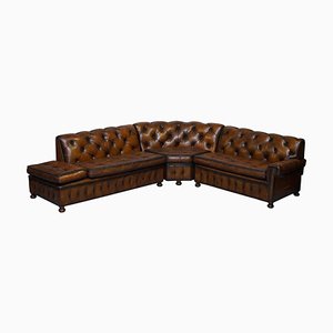 Handgefärbtes Chesterfield Ecksofa aus cigarbraunem Leder & Nussholz von Harrods