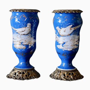 Antike französische Porzellanvasen mit Verzierungen aus Kupfer, 2er Set
