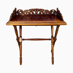 Mesa plegable estilo victoriano tallado, años 20