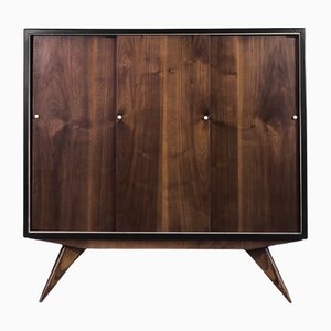 Skandinavischer Mid-Century Modern Walnuss Schrank, 1960er