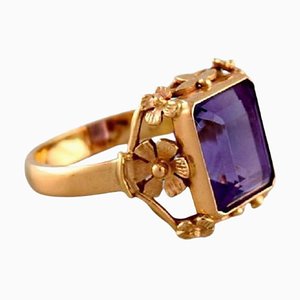 Vintage Scandinavian Ring in 18 Carat Gold Adorned with Large Amethyst
