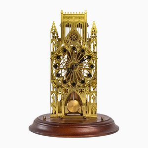 Reloj esquelético de la catedral de York bajo vidrio, siglo XX