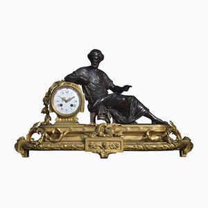 Reloj de repisa francés de metal dorado de finales del siglo XIX