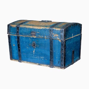 Caja superior sueca pequeña de pino pintado, siglo XIX